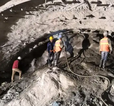 东湖拱顶带模注浆料的施工流程及注意事项